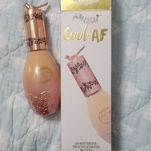 Pretty Vulgar foundation 32